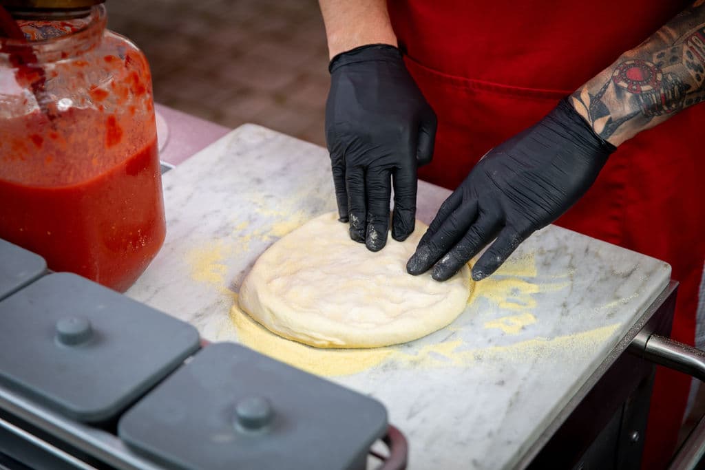 Live pizza catering for a Miami gathering