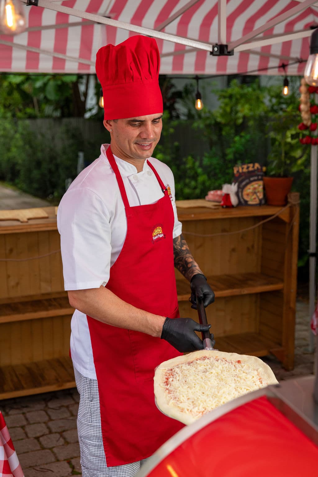 Live pizza catering for a Miami gathering