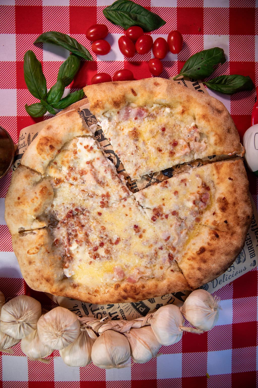 Live pizza catering for a Miami gathering